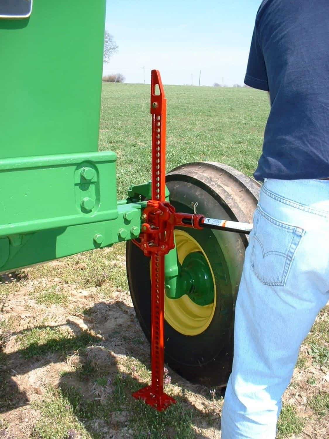 Jacking up a farm tractor