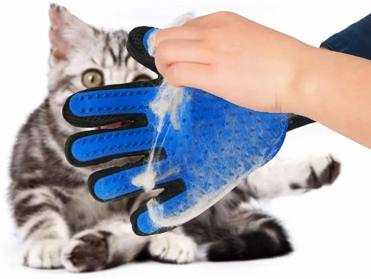 Best Pet Hair Glove: Cheermaker Gentle Deshedding Brush