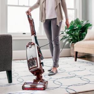 Beschte Retractable Schnouer: Shark DuoClean NV803 Upright Vacuum