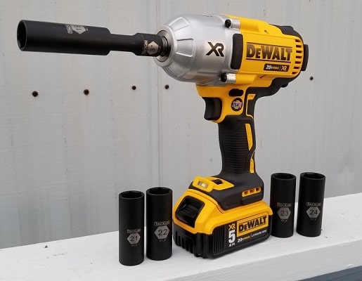 Dewalt-DCF899P1-impact-gun-met-socket-afbeelding