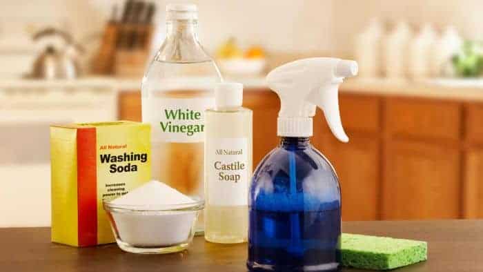 cleaning-uses-for-white-vinegar