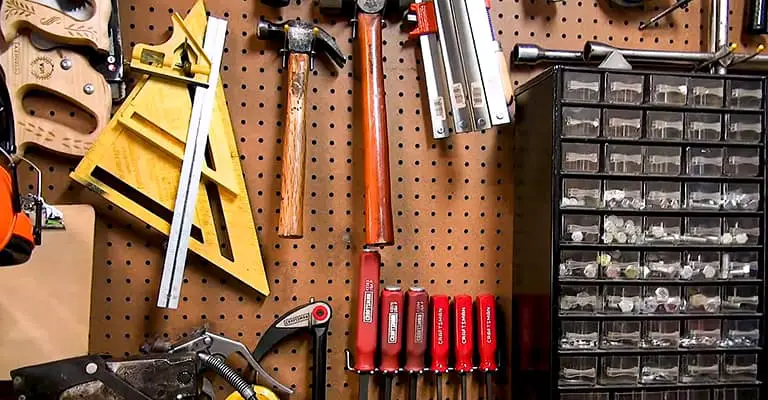 E hia-Tauamaha-Ka taea-te-pegboard-and-Anchorage-Puri