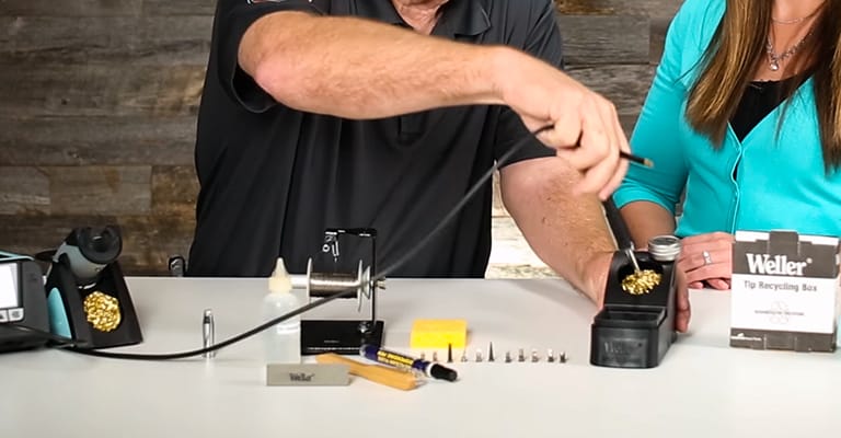 How-to-Clean-Soldering-Iron-FI