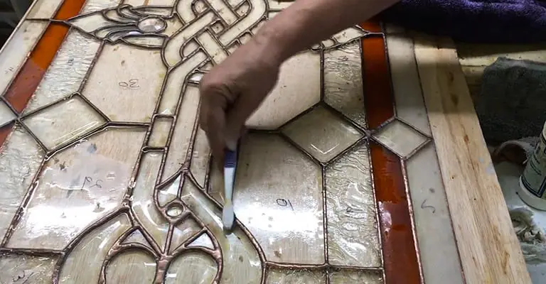 How-to-Clean-Stained-Glass-na-solderen-FI