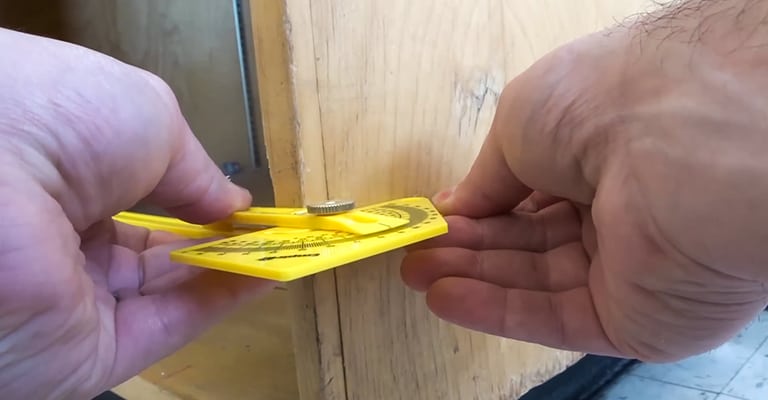 How-to-Use-a-Protractor-Angle-Finder