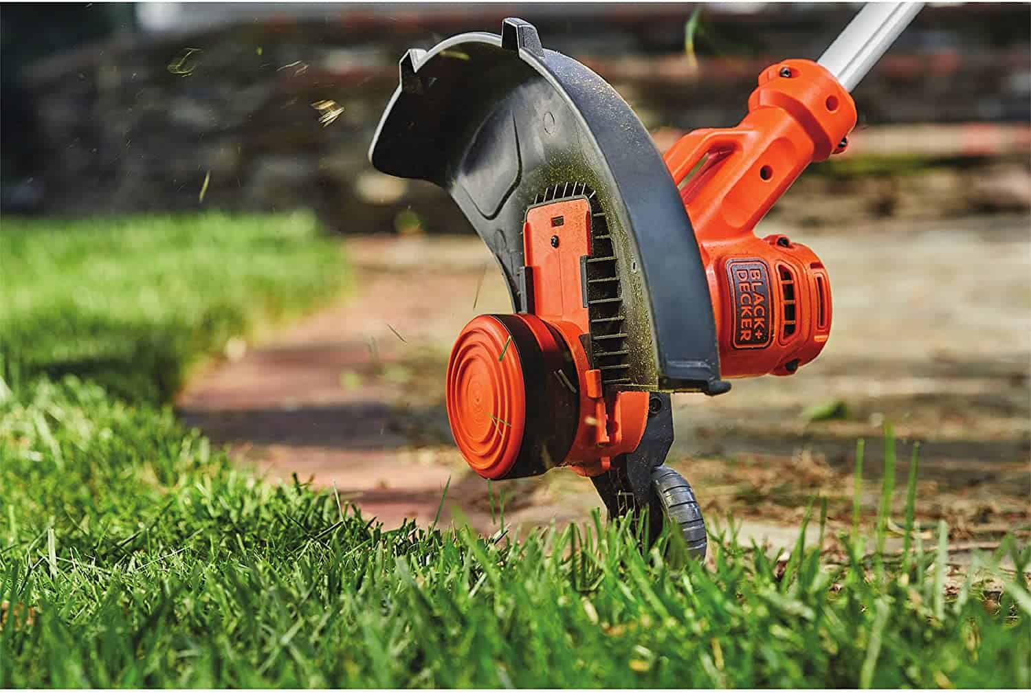 Most powerful weed eater- BLACK+DECKER BESTA510 String Trimmer detail on egde trimming