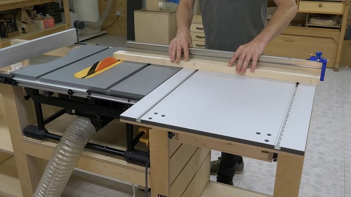 Sliding table saw