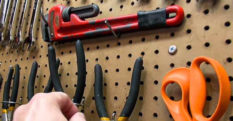 Tips-for-Hanging-Pegboard-5