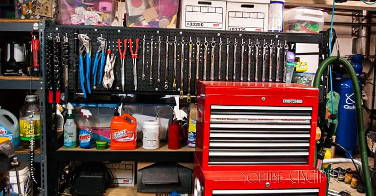 Mga Tip-for-Hanging-Pegboard