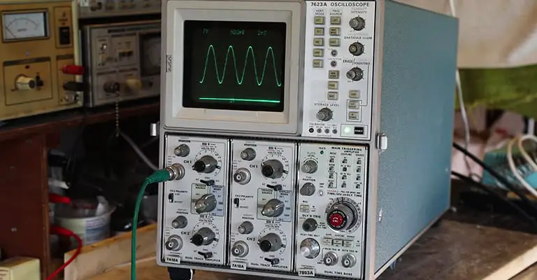 Pam-yn-Sbarduno-mewn-Oscilloscope-Angenrheidiol