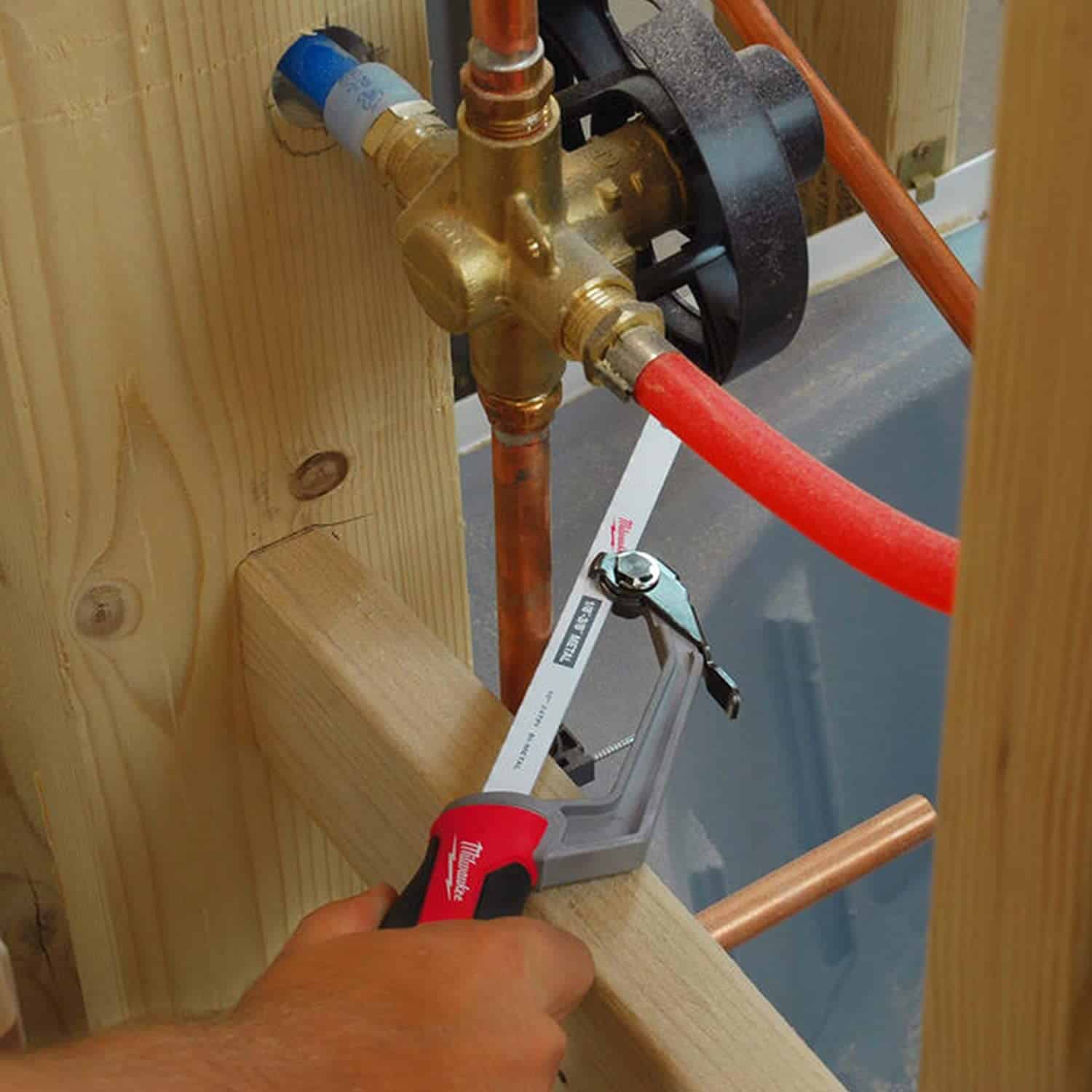 Best compact hacksaw for tight spaces- Milwaukee 48-22-0012 being used