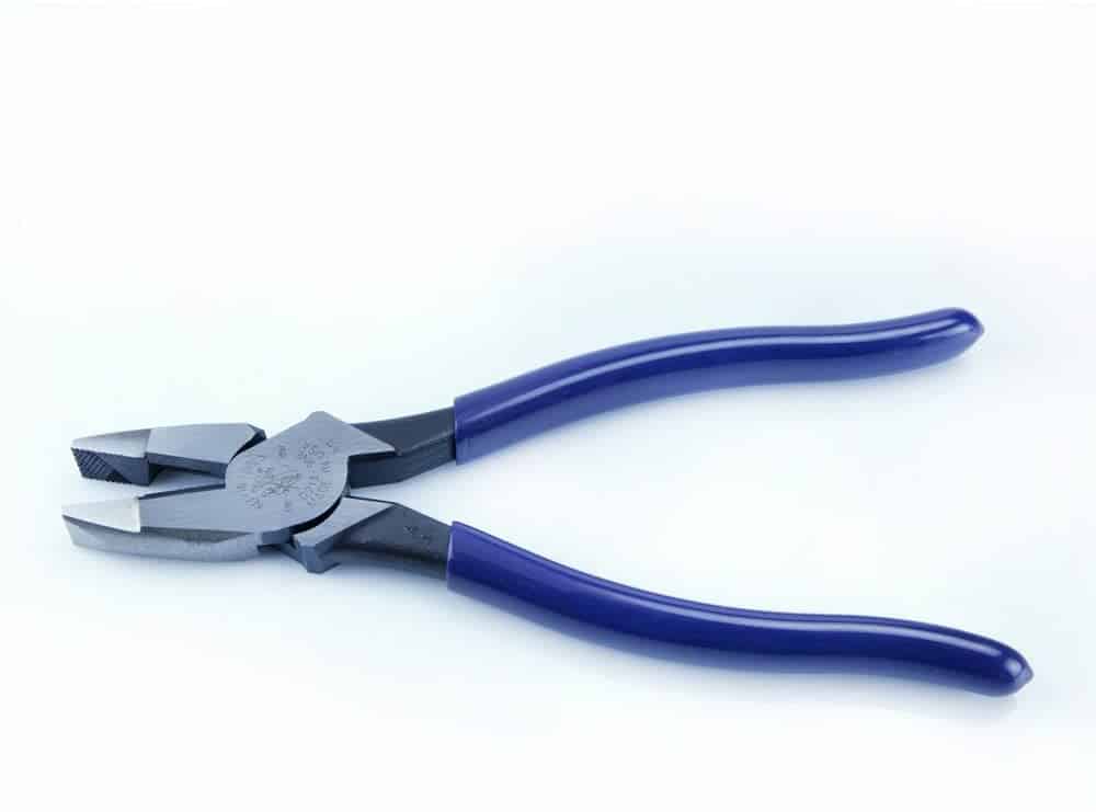 Best pair of pliers- Klein Tools D213-9NE 9-Inch Side Cutters