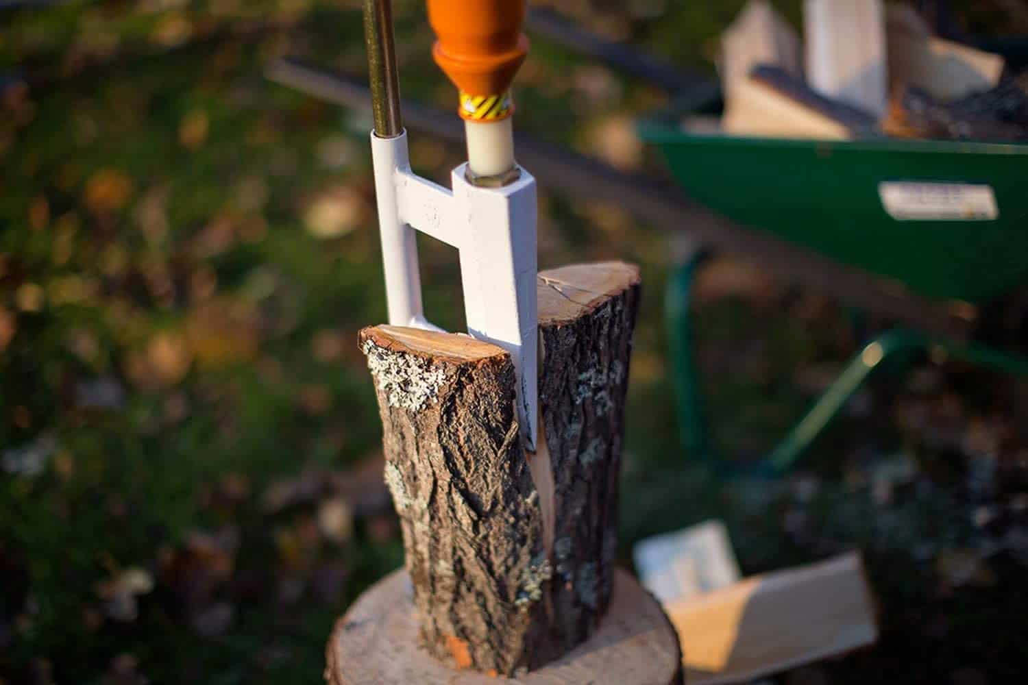 Beste aanmaakhoutklover voor grote houtblokken - Logosol Smart Log Splitter wordt gebruikt