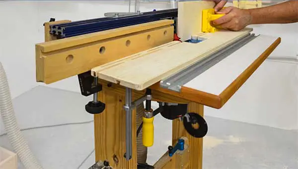 13-Simple-Router-Table-Plans-4