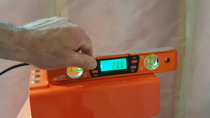 9-in-Digital-Magnetic-Torpedo-Level-Demonstration-0-19-здымак экрана