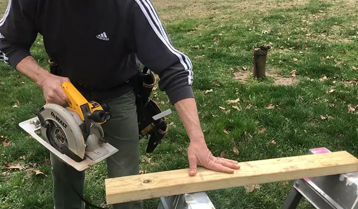 Cutting-Baseboard-Corners-with-A-Circular-Saw