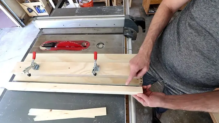 Cutting a taper on a table saw