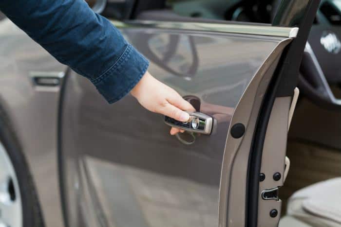 Hand_opening_car_door_fzant_Getty_Images_large