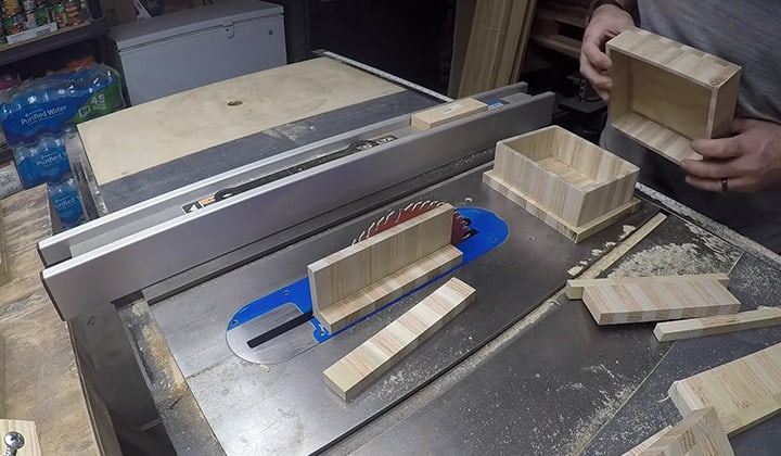 Hoe-maak-je-een-eenvoudige-scroll-saw-box-FI