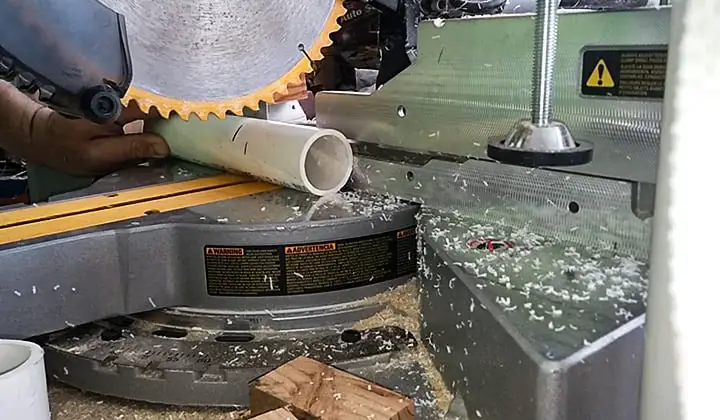 How-to-Cut-PVC-Pipe-with-a-Mitre-Saw-fI