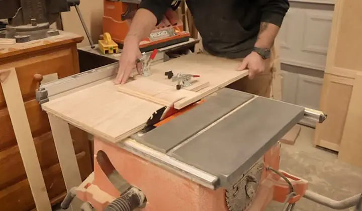 How-to-Cut-a-Taper-on-a-Table-Saw