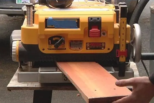 How-to-Properly-Use-a-Surface-Planer