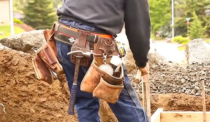 How-to-Wear-a-Tool-Belt-Like-a-Pro