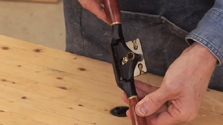 How to set up a spokeshave