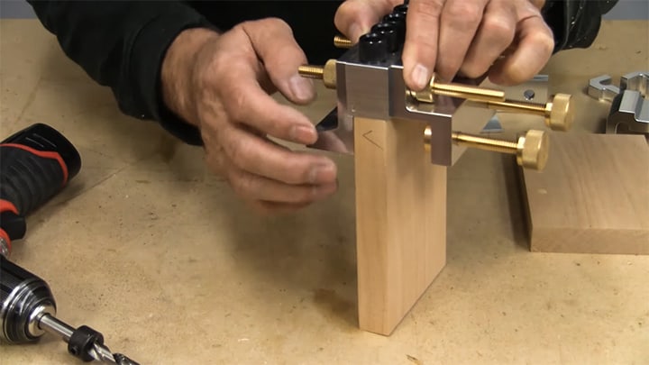 Bagaimana-untuk-menggunakan-a-dowel-jig-3