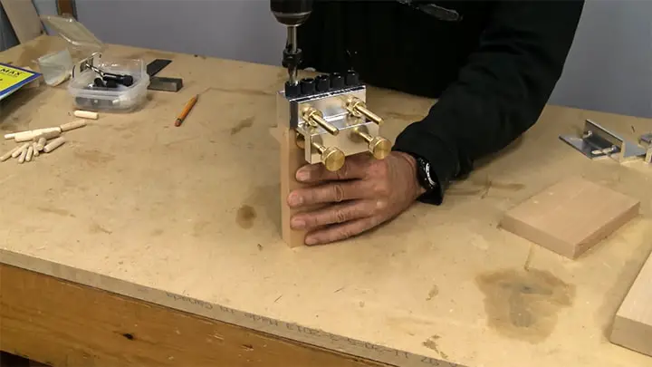 How-to-use-a-dowel-jig-4