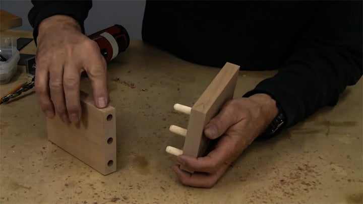 Wéi-ze-benotzen-en-dowel-jig-8