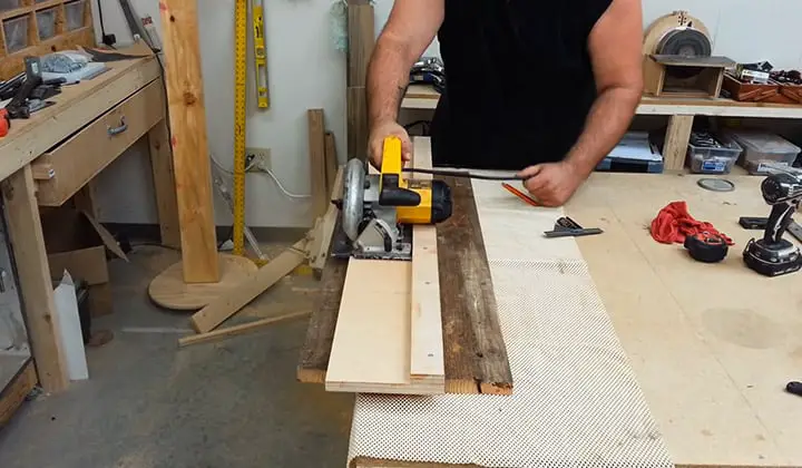 Steps-For-ripping-Narrow-boards-With-A-Circular-Saw