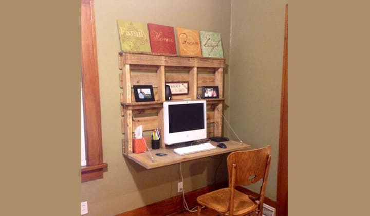 Wall-Hanged-Desk-out-of-wooden-Pallets