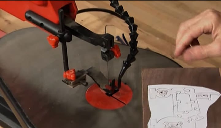 Scroll-Saw යනු කුමක්ද යන්න පැහැදිලි කළේය