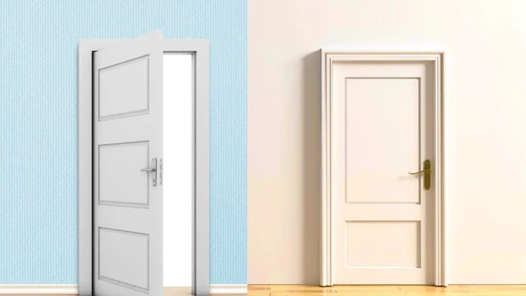 Flush deur versus stompe deur