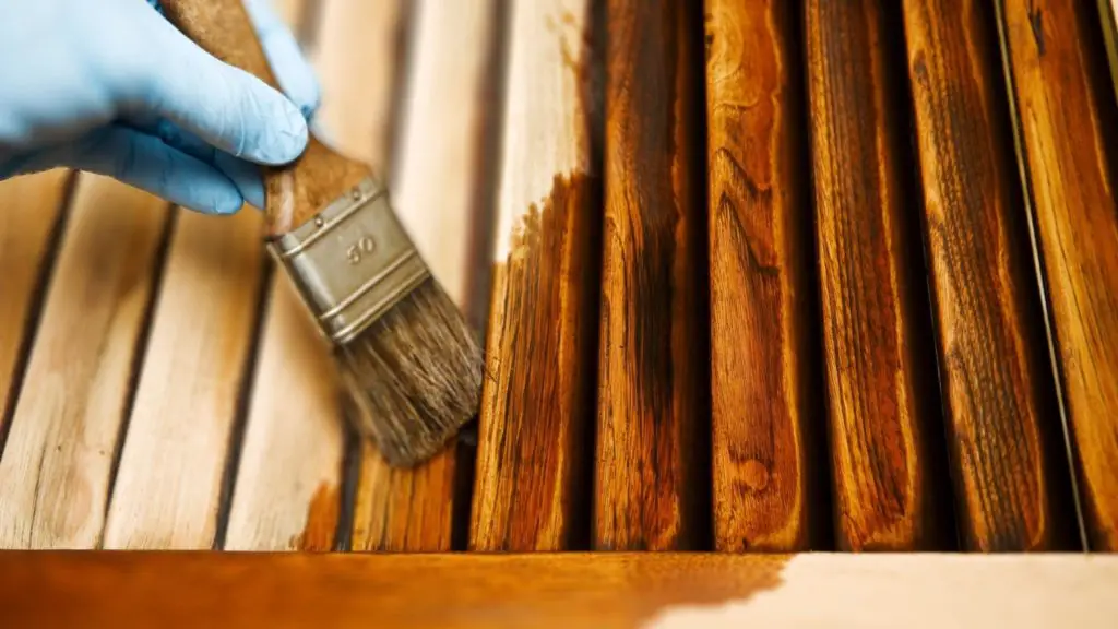 How to apply wood primer