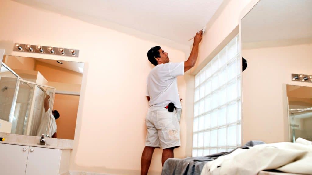 Peindre la salle de bain avec ventilation