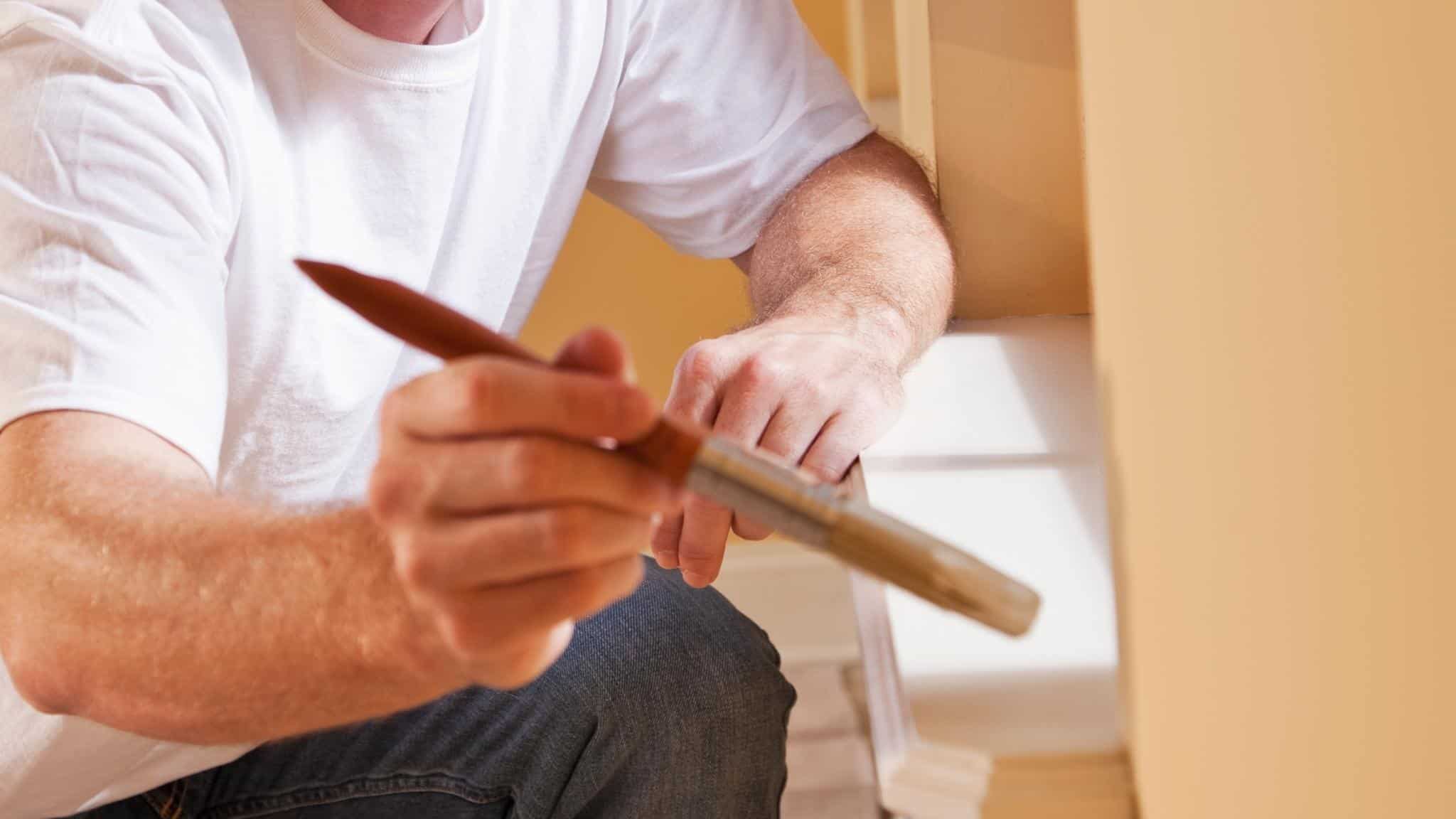 Painting window, door and frames inside: This is how you do it